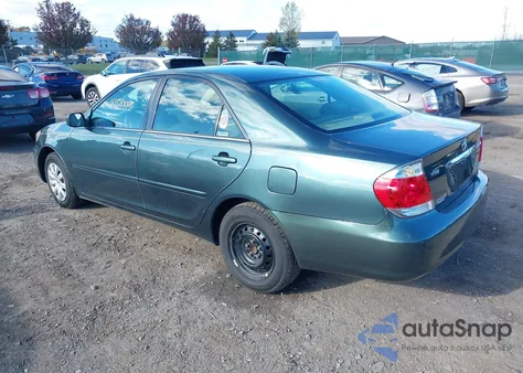 2005 Toyota Camry Le z USA, uszkodzony, nr VIN 4T1BE32K65U066574